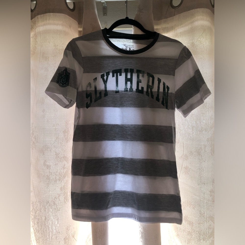 Universal Studios Harry Potter Slytherin Shirt size small unisex